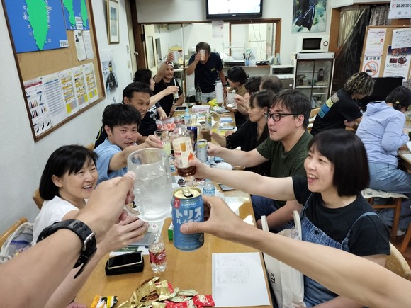 初日の夜はみんなでワイワイ！！話も弾みます♪